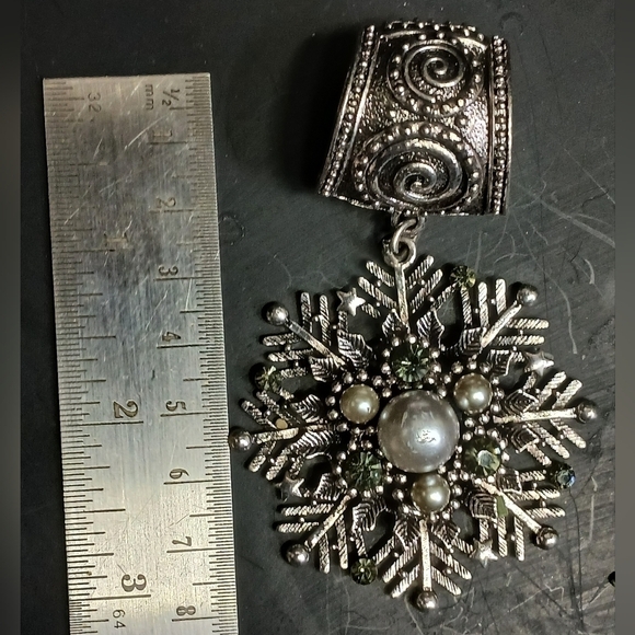 Large huge silvertone snowflake green crystal faux pearl pendant marked gb - Picture 4 of 6